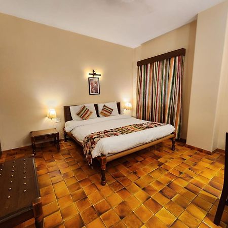 Palace On Ganges - Heritage Hotel Benares Buitenkant foto