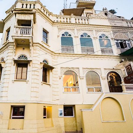 Palace On Ganges - Heritage Hotel Benares Buitenkant foto