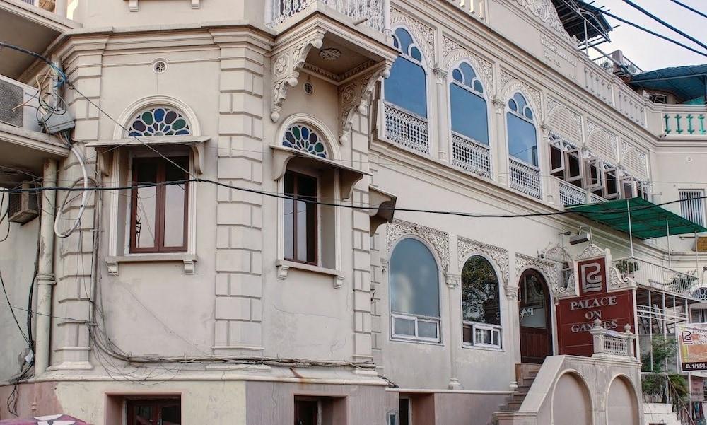 Palace On Ganges - Heritage Hotel Benares Buitenkant foto