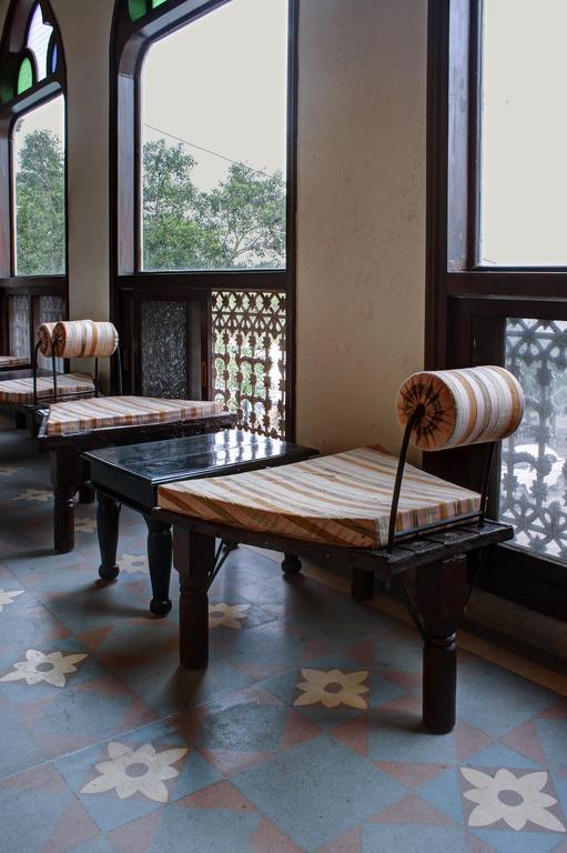 Palace On Ganges - Heritage Hotel Benares Buitenkant foto