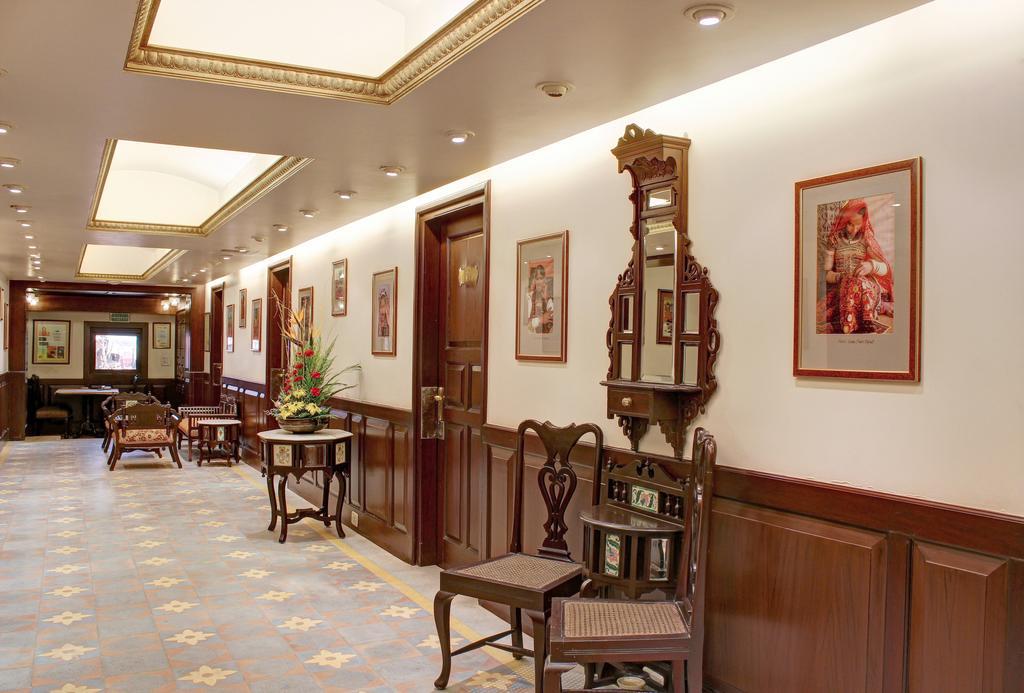 Palace On Ganges - Heritage Hotel Benares Buitenkant foto