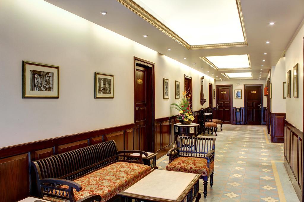 Palace On Ganges - Heritage Hotel Benares Buitenkant foto
