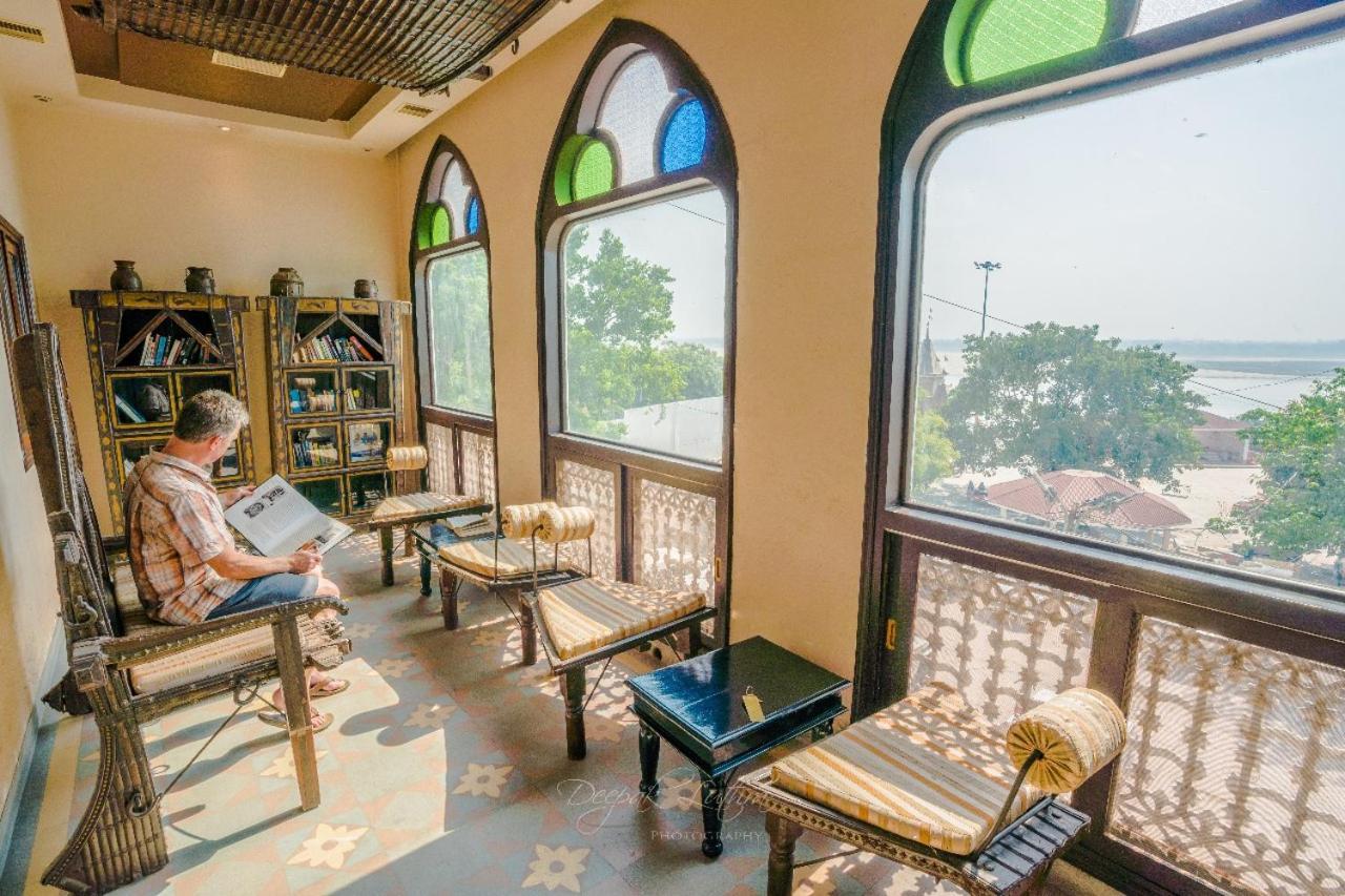 Palace On Ganges - Heritage Hotel Benares Buitenkant foto