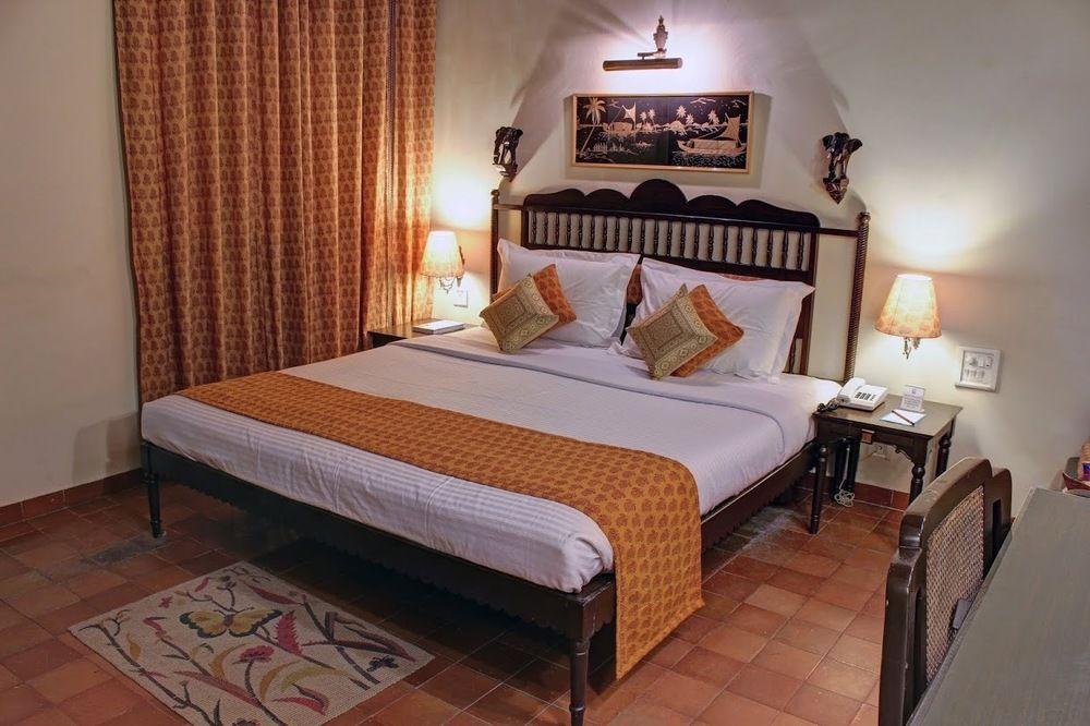 Palace On Ganges - Heritage Hotel Benares Buitenkant foto