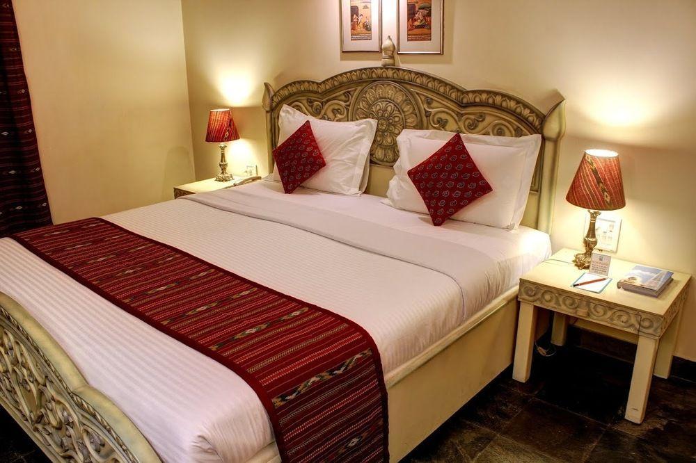 Palace On Ganges - Heritage Hotel Benares Buitenkant foto