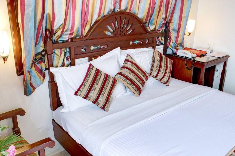 Palace On Ganges - Heritage Hotel Benares Buitenkant foto