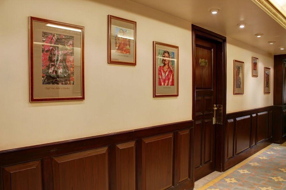 Palace On Ganges - Heritage Hotel Benares Buitenkant foto