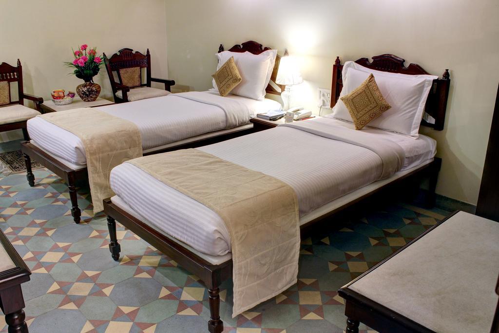 Palace On Ganges - Heritage Hotel Benares Buitenkant foto