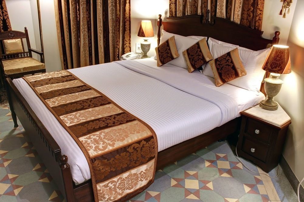Palace On Ganges - Heritage Hotel Benares Buitenkant foto