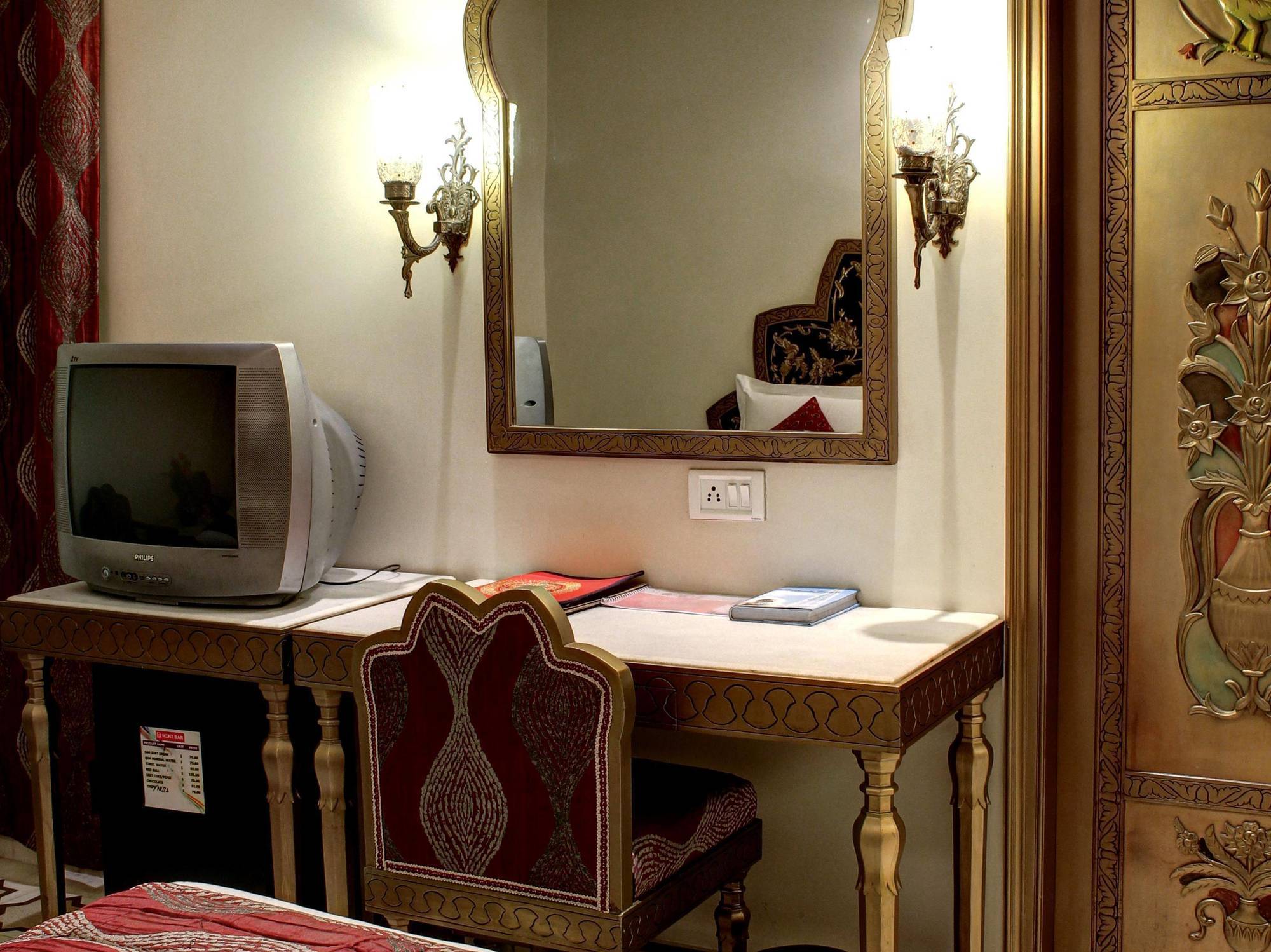 Palace On Ganges - Heritage Hotel Benares Buitenkant foto